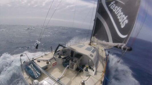 fast hosts sailing arc